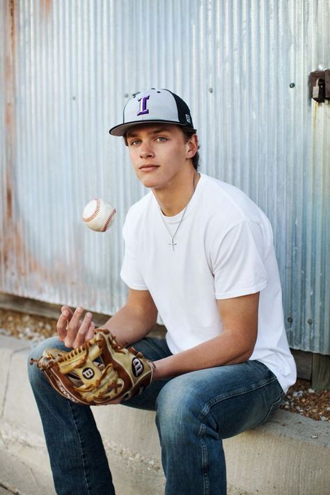 25 Unique & Creative Senior Picture Ideas for Guys Awesome Senior Picture Ideas, Baseball Senior Pictures Pitcher, Boys Senior Picture Ideas Baseball, Baseball Senior Pictures Boys, Baseball Graduation Pictures, Baseball Senior Pics, Baseball Senior Picture Ideas, Baseball Senior Photos, Senior Baseball Pictures