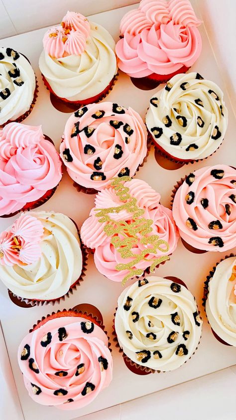 Cake Cups Ideas, Cheetah Print Cupcakes, Glam Cupcakes, Pink Birthday Cupcakes, Cheetah Cupcakes, Jungle Theme Cupcakes, Fourever Wild, Gold Buttercream, Leopard Cake