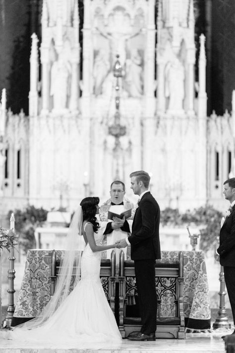 Church Wedding Photos, Buddhist Wedding, Church Wedding Photography, Wedding Church, Wedding Picture Poses, Catholic Wedding, Wedding Photography Styles, Wedding Photography Tips, Church Ceremony