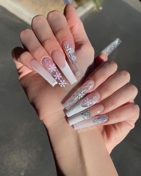 Yessica Rizo Rico (@rizo_nails) | Instagram profile Meet Me Under The Mistletoe, Natural Nail Art, Gel Toe Nails, Winter Nails Acrylic, Vacation Nails, Under The Mistletoe, Gem Nails, 2023 Christmas, Toe Nail Designs