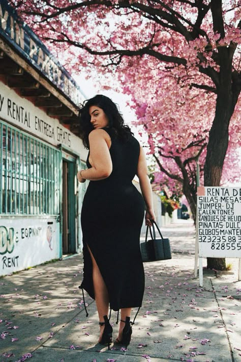 Nadia Aboulhosn, Karla Deras, Plus Size Posing, Street Girl, Plus Size Fashion Tips, Walking Down The Street, Curvy Women Outfits, Curvy Model, Black Women Fashion