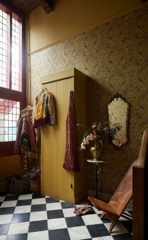 Zazi Vintage founder Jeanne de Kroon’s canal-side townhouse | THE WORLD OF INTERIORS May Wallpaper, European Decor Style, The World Of Interiors, Wooden Staircases, Cosy Corner, A Love Letter, Town House, Decoration Inspiration, World Of Interiors