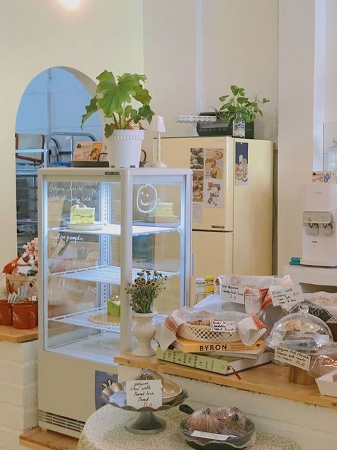 Cute Korean Cafe Interior Design, Korean Cafe Interior Design Coffee Shop, Aesthetic Korean Cafe Interior, Cafe Aesthetic Korean Interior, Coffeeshop Aesthetic Korean, Cafe Design Aesthetic, Korean Bakery Shop, White Cafe Aesthetic, Korean Cafeteria Aesthetic