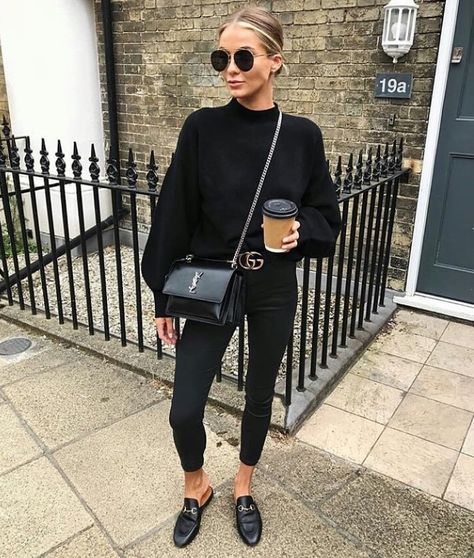 All Black Athleisure, Black Mules Outfit, Mule Outfit, Mules Outfit, Black Athleisure, Cooler Style, Yoga Outfits, All Black Fashion, Black Mules