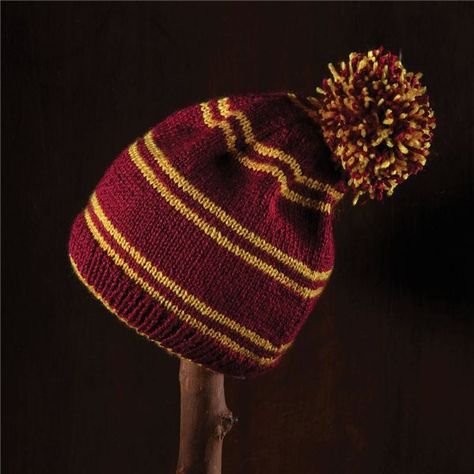 Tricot Harry Potter, Harry Potter Hat, Harry Potter Knit, Crochet Baby Projects, Easy Crochet Hat Patterns, Harry Potter Crochet, Harry Potter Set, House Colours, Crochet Winter Hats