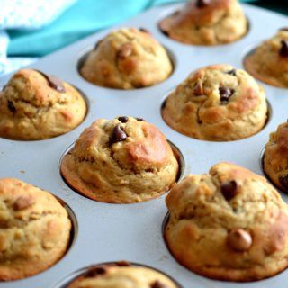 Sky high Peanut Butter, Banana and Oatmeal Muffins with chocolate and peanut butter chips scattered throughout the batter. This one bowl, no mixer required recipe makes delicious muffins in record time! #muffins #breakfast #peanutbutter Light Brunch Ideas, Peanut Butter Banana Oatmeal Muffins, Peanut Butter Banana Oatmeal, Delicious Muffins, Banana Oatmeal Muffins, Peanut Butter Banana Muffins, Oatmeal Muffins, Baking Muffins, Banana Oatmeal