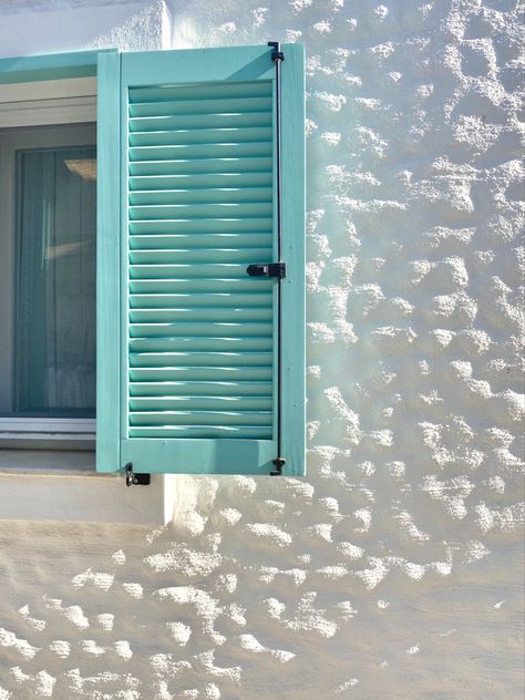 Aqua Shutters, Turquoise Shutters, Greek Houses Exterior, Boho Exterior, Mediterranean Windows, White Home Exterior, Mykonos Style, Provence House, Greece House