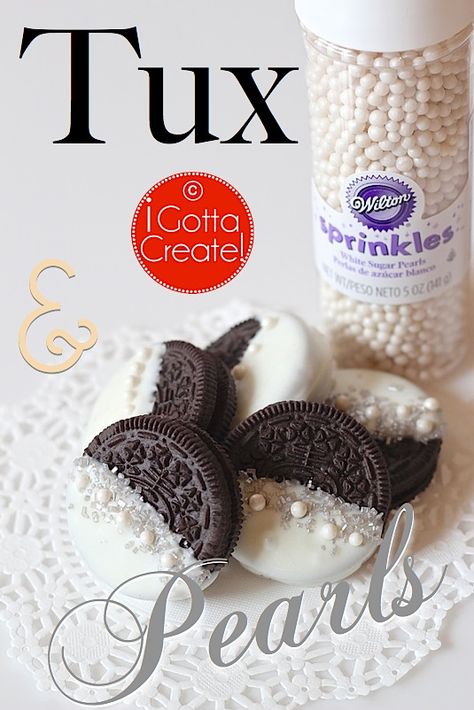 The casual Oreo goes classy!  Tuxedo and Pearls Oreo instructions via I Gotta Create! Would be great for a bridal shower. Oreo Cookie Recipes, Ring Symbolism, Oreo Cookies Dipped, Winter Bridal Showers, Favors Ideas, Bridal Shower Food, Inexpensive Wedding, Shower Food, Favors Diy