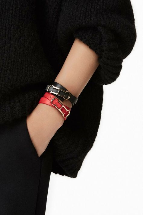 Carolina Herrera - double bracelet Jewelry Content, Black N Red, Double Bracelet, Girls Jewelry Box, Jewellery Inspiration, Jewelry Inspo, Carolina Herrera, Italian Charm Bracelet, Red Fashion