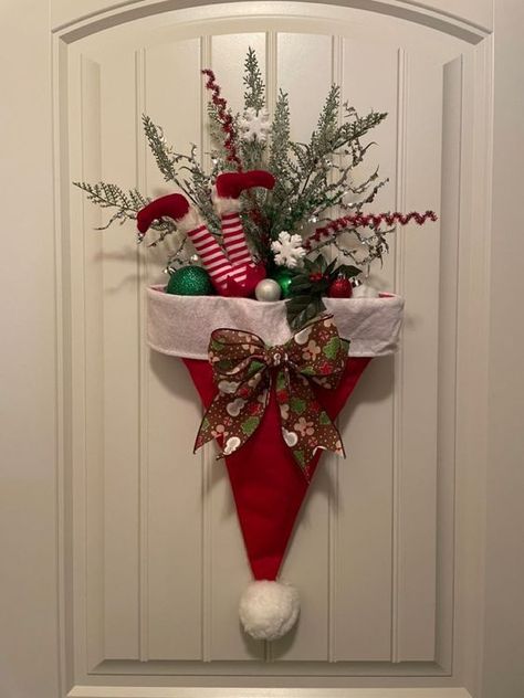 Christmas Decorations Centerpiece, Easy Christmas Decorations, Christmas Themes Decorations, Christmas Decorations Diy Outdoor, Diy Christmas Decorations Easy, Holiday Crafts Christmas, Christmas Door Decorations, Christmas Ornament Crafts, Christmas Crafts Decorations