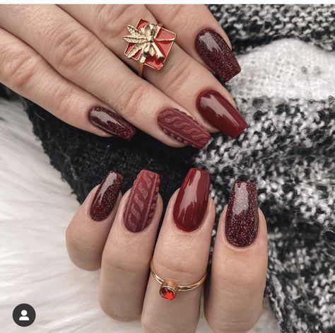 Burgundy Christmas Nails, Country Acrylic Nails, Christmas Nails Winter, Christmas Sweater Nails, Disneyland Nails, Christmas Nails 2023, Burgundy Christmas, Subtle Nail Art, Sns Nails Colors