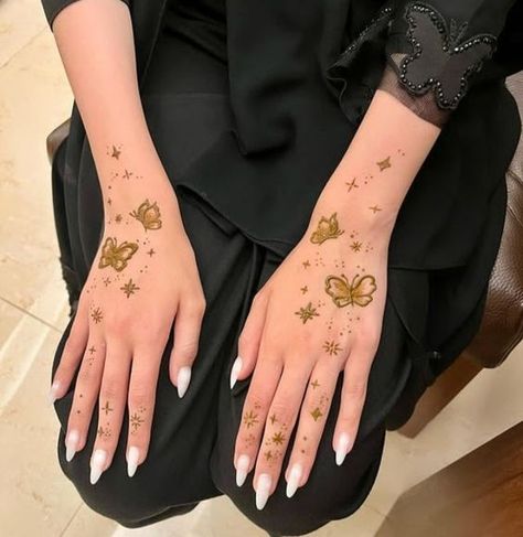 No Tattoos, Small Henna Tattoos, Small Henna Designs, Henna Pen, Cute Henna Designs, Cute Henna Tattoos, Jagua Henna, Henna Style Tattoos, Small Henna