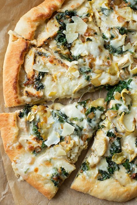 Spinach Artichoke Pizza, Artichoke Pizza, Pizza Life, Homemade Pizza Crust, Artisan Pizza, White Pizza, Pizza Recipes Homemade, Flatbread Pizza, Spinach Artichoke