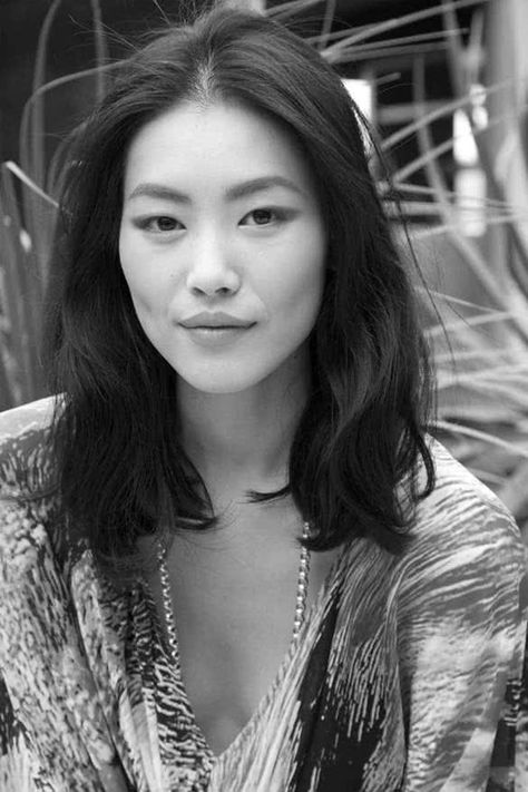 liu wen lob Asian Hair Long Bob, Haircut Asian, Lob Haircut Layered, Liu Wen, Asian Haircut, Wavy Bob Hairstyles, Asian Short Hair, Lob Hairstyle, Lob Haircut