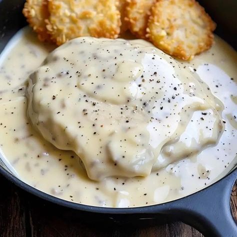 Homemade Country Gravy – Recipecs Homemade Cream Gravy, Homemade Country Gravy, Country Gravy Recipe, Bacon Potato Casserole, Chocolate Gravy, Spicy Gravy, Bread Dressing, Cream Gravy, Southern Comfort Food