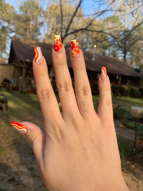 70s Nail Inspiration, 70s Style Nail Art, 70s Acrylic Nails, 70s Style Acrylic Nails, Retro Red Nails, 70s Inspo Nails, 70s Disco Nails, 70s Aesthetic Nails, 70s Nails Retro Short