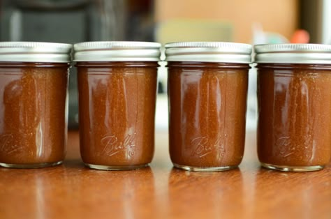 Pear Recipes For Canning, Canning Pears, Pear Preserves, Butter Recipes Homemade, Fruit Butters, Food In Jars, Salted Caramel Recipes, Caramel Pears, Peanut Butter Toast