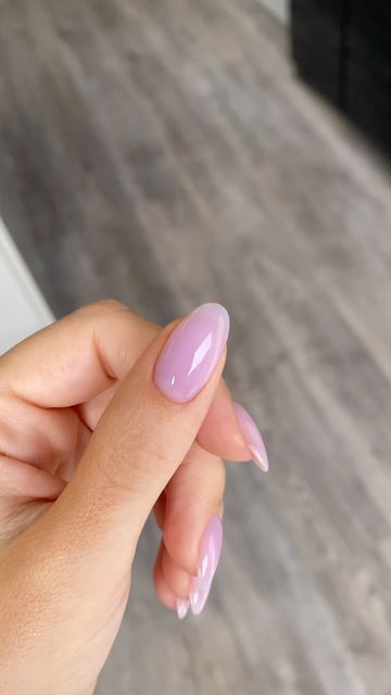 Stephanie Yianni on Instagram: "Grapeseed oil era 🍇💧 shade is ‘Grapeseed oil’ by @gelcare.official #almondnails #biab #sheernails #jellynails #gelcare #nailtrends #nailinspo #lilacnails" Nail Colors For Medium Skin Tone, Light Purple Pink Nails, Narrow Oval Nails, Subtle Purple Nails, Neutral Nails Purple, Almond Biab Nails, Pinky Purple Nails, Pearl Purple Nails, Clear Purple Nails