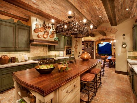 Rustic Italian Decor, Dapur Rustic, Tuscan Kitchen Design, Model Dapur, Best Kitchen Design, Rustic Kitchen Cabinets, Kabinet Dapur, Tuscan Design, Tuscan Kitchen