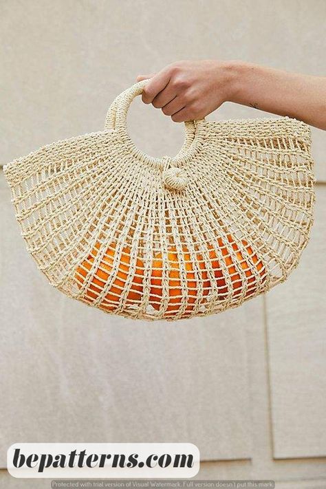 5 Free, Easy Crochet Bag Patterns for a Spring Outfit Crochet Moon, Bohemian Purse, Crochet Free Patterns, Free Crochet Bag, Crochet Bag Pattern Free, Straw Basket, Backpack Pattern, Crochet Fall, Crochet Free