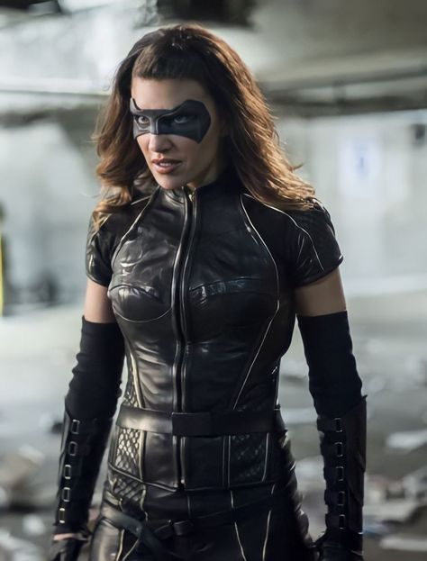 Arrow Arrow Tv Show, Juliana Harkavy, Arrow Family, Arrow Dc Comics, Dinah Drake, Brown Suede Leather Jacket, Arrow Cast, Arrow Black Canary, Black Siren