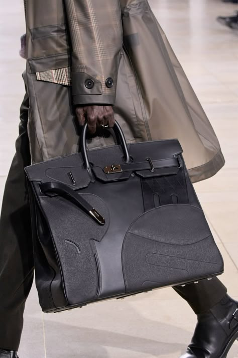 Hermès Fall 2024 Menswear https://www.vogue.com/fashion-shows/fall-2024-menswear/hermes/slideshow/collection#22 Birkin Men, Kiton Menswear, Runway Bags, Anarchy Symbol, Birkin 40, 2024 Menswear, Bags 2024, My Style Bags, Man Suit