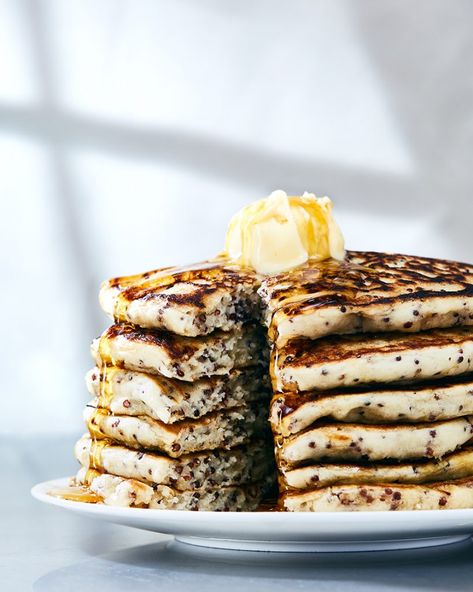 Quinoa Pancakes Quinoa Pancakes Vegan, Resep Pancake, Punk Kitchen, Quinoa Pancakes, Beet Burger, Pancakes Vegan, Vegan Quinoa, Funny Ideas, Plant Based Breakfast