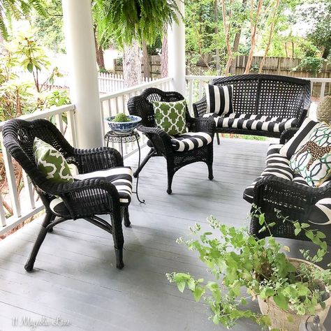 Paint Wicker Furniture, Rattan Furniture Makeover, Cane Outdoor Furniture, Wicker Chair Makeover, Paint Wicker, Outdoor Patio Design Ideas, Wicker Porch Furniture, Painting Patio Furniture, Modern Wicker Furniture