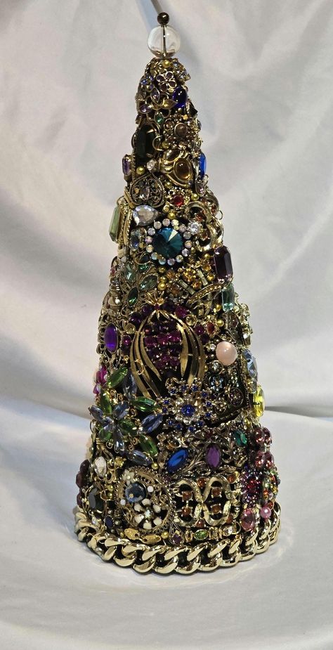 Multicolor Jewelry Tree - Etsy Jewelry Tree Craft, Brooches Jewelry, Jeweled Christmas Trees, Upcycled Vintage Jewelry, Vintage Jewelry Ideas, Jeweled Christmas, Vintage Silver Jewelry, Jewelry Christmas Tree, Vintage Jewlery