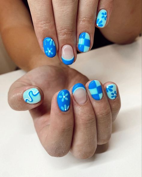 Lake Inspired Nails, Groovy Blue Nails, Blue Beach Nail Designs, Blue Retro Nails, Beach Nail Ideas Summer, Fun Summer Nails Short, Lake Nails, Fun Blue Nails, Blue And Green Nails