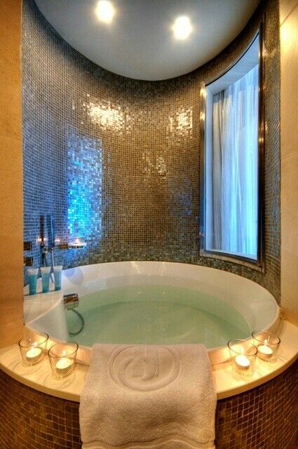 Bathroom Onsen Aesthetic, Chic House, Dream Bath, Home Luxury, Bad Design, Dream Bathrooms, Hot Tubs, Dream Bathroom, Bath Tub