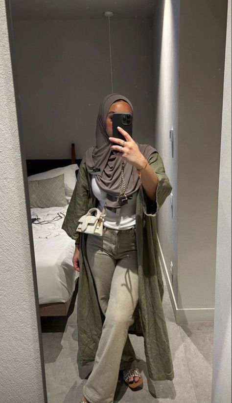 Modest Fashion Islam, Fits For Hijabis, Hijabi Date Night Outfit, Holiday Outfits Modest, Green Modest Outfit, Hijabi Holiday Outfits, Cardi Outfits, Modest Fits Aesthetic, Open Abaya Outfit