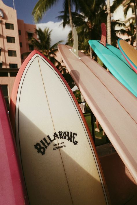 Hawaii Diary with Billabong – Sincerely Jules Surfer Aesthetic, Surfing Aesthetic, Mavericks Surfing, Surf Aesthetic, Surf Vintage, Party Fotos, Surf Vibes, Surf Life, Ocean Wave