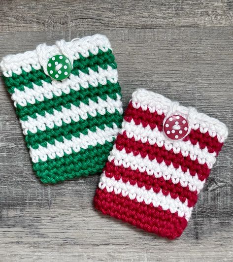 Quick and Easy Crochet Gift Card Holder Crochet Gift Card Holders Free Pattern, Chrochet Gifts, Crochet Gift Card Holder, Small Crochet Gifts, Gift Card Holder Diy, Crochet Santa Hat, Unique Gift Cards, Crochet Christmas Gifts, Christmas Gift Card Holders