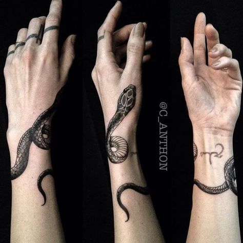 4122cb13c7a474c1976c9706ae36521d Tattoo Main, Tattoo Diy, Serpent Tattoo, Tattoo Trend, Snake Tattoo Design, Inspiration Tattoos, Disney Tattoo, Diy Tattoo, Snake Tattoo