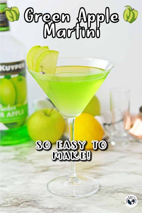 Apple Martini Recipe Vodka, Green Apple Martini Recipe, Apple Pucker Drinks, Green Apple Cocktails, Green Apple Martini, Sour Apple Martini, Appletini Recipe, Apple Martini Recipe, Green Apple Vodka