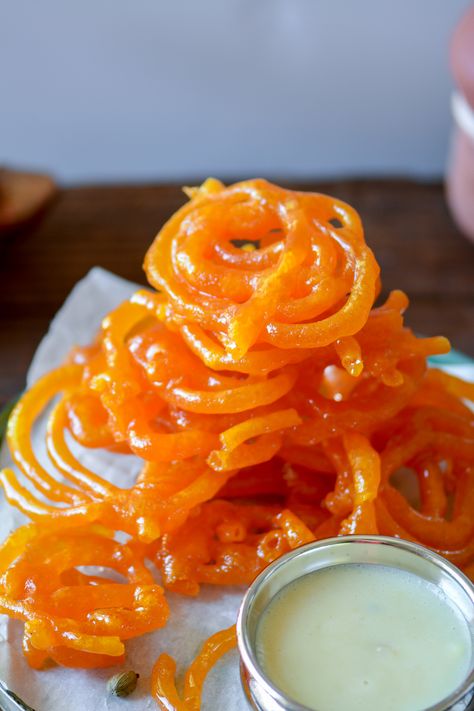 Simple Indian Sweets Recipe, Orange Recipes Dessert, Jalebi Recipe, Easy Indian Dessert, Coconut Dessert, Diwali Sweets, Recipe Indian, Brownie Desserts, Gulab Jamun