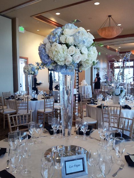 popular elevated flowers for recepitons Blue Quinceanera Decorations, Welcome Sign Quinceanera, Quinceanera Cinderella, Quinceanera Sign, 15 Party Ideas Quinceanera, Sweet 16 Cinderella Theme, Blue Quinceanera Ideas, Cinderella Quince, Blue Quinceanera Theme