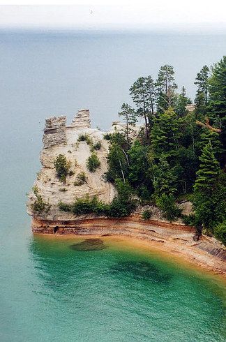 12 Hiking Trails That Will Take Your Breath Away - North Country Trail, Michigan | #trails #hiking #outdoors North Country Trail, Pictured Rocks, Pictured Rocks National Lakeshore, Big Rock, North Country, Michigan Travel, To Infinity And Beyond, Camping And Hiking, Pretty Places