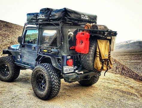 Slow clap for this Jeep.                                                                                                                                                                                 More Overland Jeep Wrangler, Overlanding Jeep, Overland Roof Rack, Jeep Overlanding, Jeep Wrangler Camping, Camping Jeep, Overland Jeep, Adventure Jeep, Accessoires 4x4