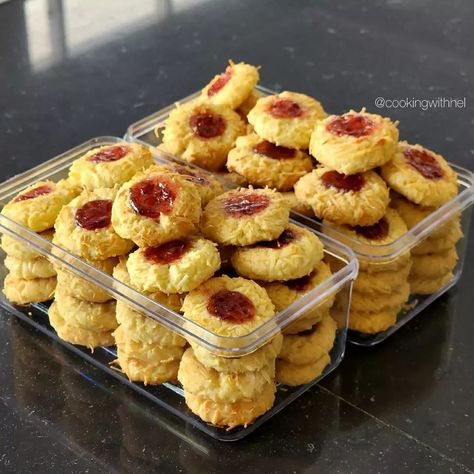 Cookies Lebaran, Korean Dessert, Sweet Cookies, Cafe Food, Tater Tot, Junk Food, Cupcake Cakes, Pastry, Good Food