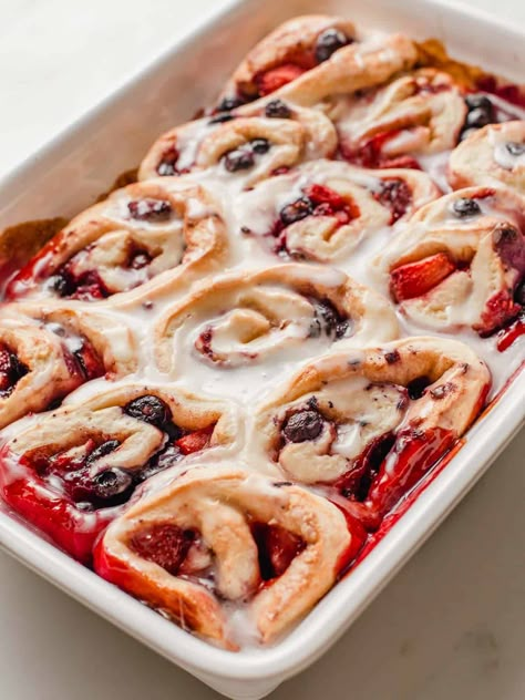 A simple, homemade recipe for long fermented, soft sourdough sweet rolls made with sourdough starter, mixed berries and a lemon glaze. Raspberry Sourdough, Berry Sweet Rolls, Raspberry Rolls, Mixed Berry Dessert, Little Spoon Farm, Sweet Rolls Recipe, Sourdough Cinnamon Rolls, Sweet Roll Recipe, Sourdough Starter Recipes