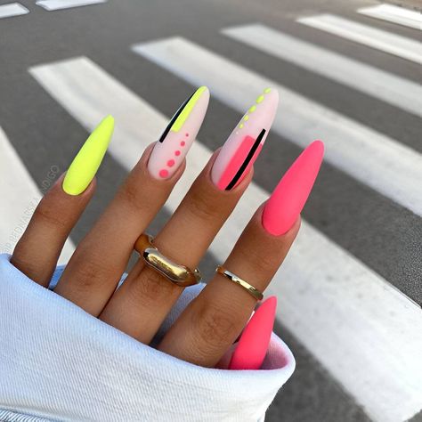 2 Design Nails, Cute Neon Nails Summer, Gel Nails Neon, Neon Nails Designs, Colourful Nail Art, Neon Nail Art Designs, Nail Training, Neon Nail Art, Nails Neon