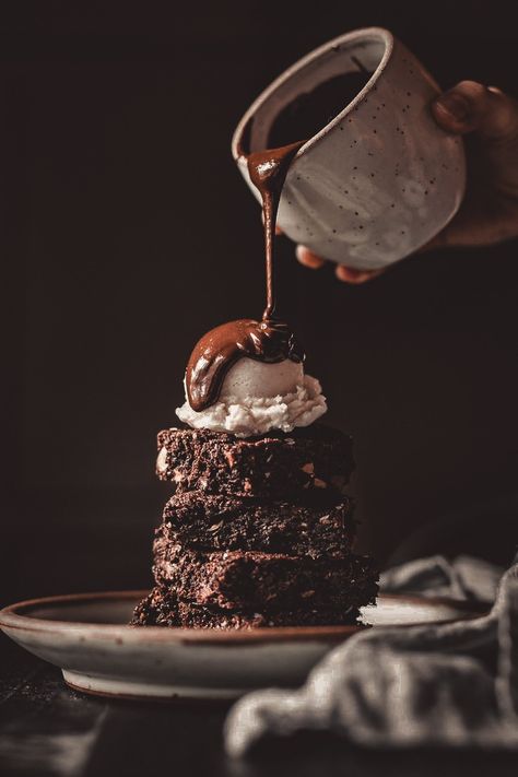 Chocolate Deserts, Dark Food Photography, Healthy Superfoods, Dessert Photography, Chocolate Dreams, I Love Chocolate, Fair Food Recipes, Chocolate Craving, Coffee Chocolate