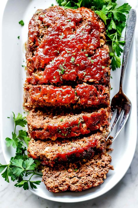 How to Make THE BEST Easy Meatloaf Recipe | foodiecrush.com Bbq Turkey Meatloaf, Turkey Meatloaf Recipe Easy, Easy Turkey Meatloaf, Ground Beef Meatloaf, Traditional Meatloaf Recipes, Dinner Suggestions, Low Carb Meatloaf, Traditional Meatloaf, How To Make Meatloaf