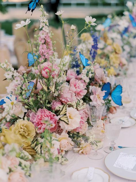 Centerpiece With Butterflies, Butterfly Garden Party Centerpieces, Garden Wedding Long Table, Floral Butterfly Centerpiece, Butterfly Garden Table Decor, Wedding With Butterflies, Butterfly Floral Centerpieces, English Garden Themed Wedding, English Garden Birthday Party