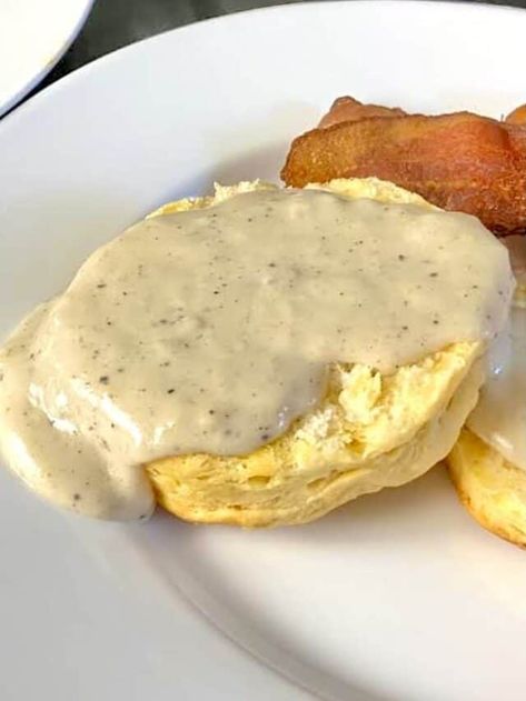 Homemade Cream Gravy, Gravy From Bacon Grease, Cream Gravy Recipe, Breakfast Gravy, Homemade Gravy Recipe, Gravy From Scratch, Bacon Gravy, Milk Gravy, Southern Breakfast