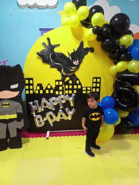 Batman Balloon Decorations, Batman Themed Birthday Party, Bday Themes, Bat Man, Batman Party, Batman Birthday, Balloon Decorations Party, Backdrops Backgrounds, Baby First Birthday