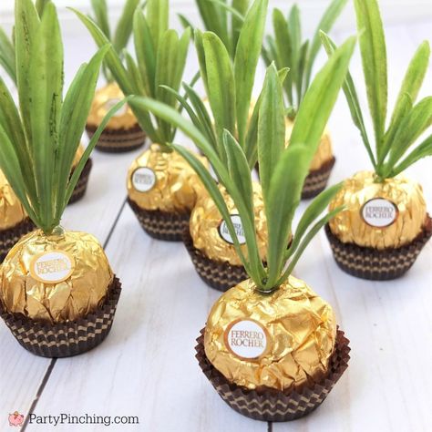 Ferrero Rocher Pineapples are so adorable and this DIY craft is so easy to make for a cute and fun party favor for a luau, beach, or pineapple party Pineapple Party Favors, Diy Pineapple, Pineapple Theme, Pineapple Birthday, Pineapple Party, Wedding Favors And Gifts, Hawaiian Party Decorations, Luau Theme Party, Hawaiian Luau Party