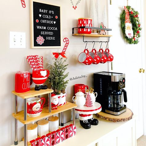 Hot Cocoa Bar Christmas, Holiday Coffee Bar, Christmas Hot Chocolate Bar, Black Christmas Decorations, Modern Decor Ideas, Coffee Bar Station, Coffee Bar Ideas, Decor Stand, Diy Coffee Bar